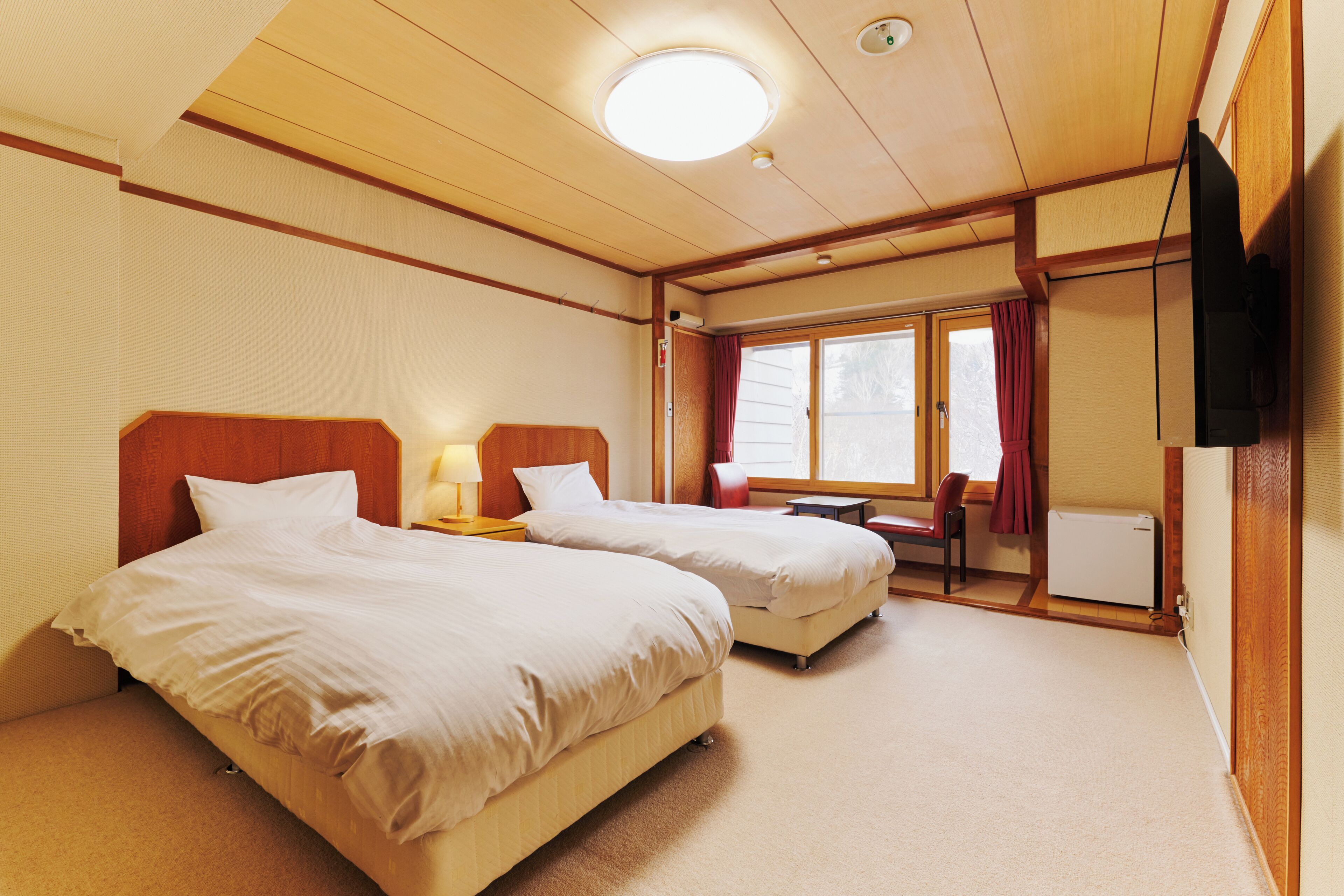 Quarto duplo básico, vista para o jardim | Escrivaninha, Wi-Fi de cortesia, roupa de cama