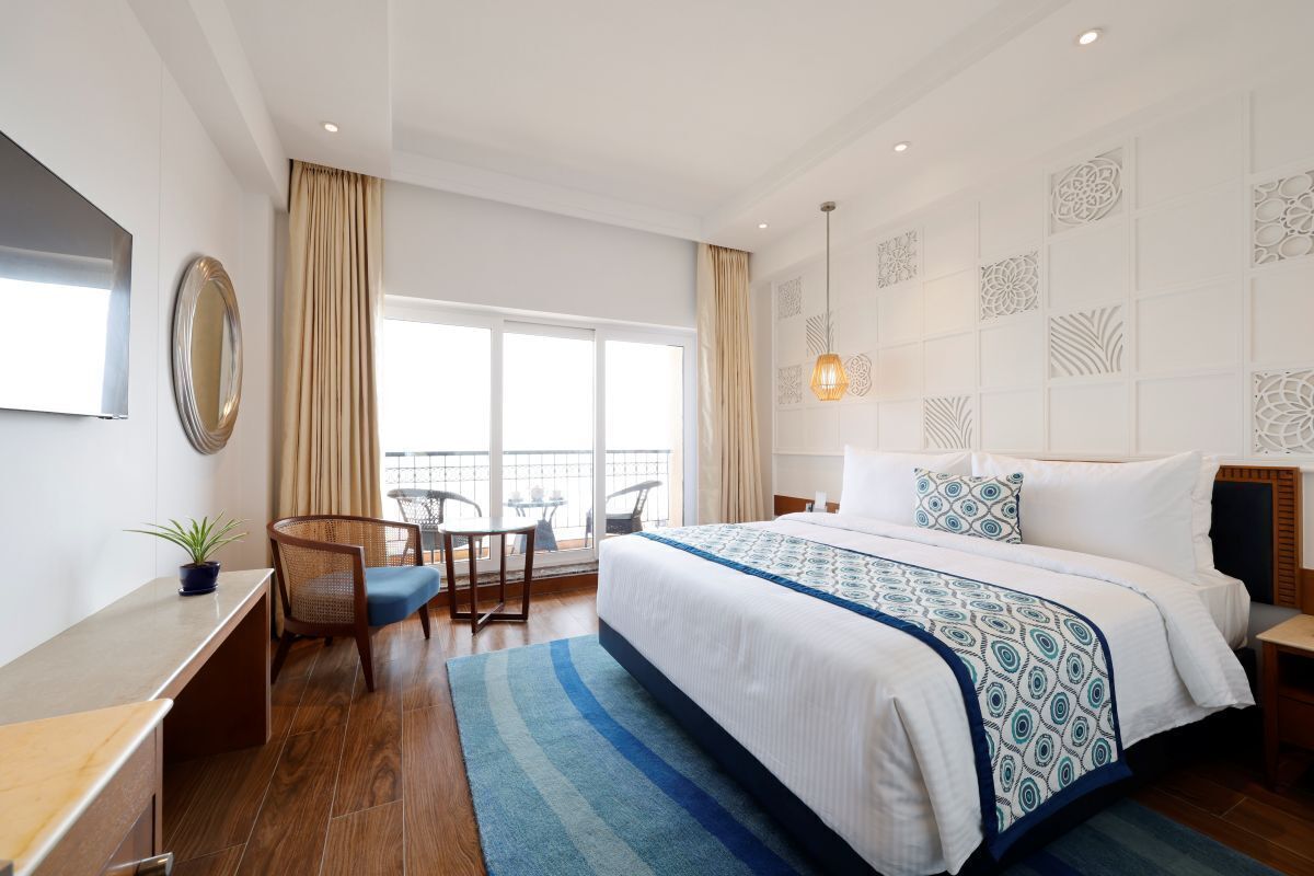 行政客房, 1 张特大床, 海景 (Sea Front Room with Balcony) | 埃及棉床单、高档床上用品、迷你吧、隔音