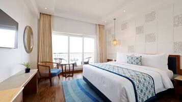 Chambre Exécutive, 1 très grand lit, vue mer (Sea Front Room with Balcony) | Draps en coton égyptien, literie de qualité supérieure, minibar