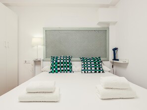 Iron/ironing board, internet, bed sheets