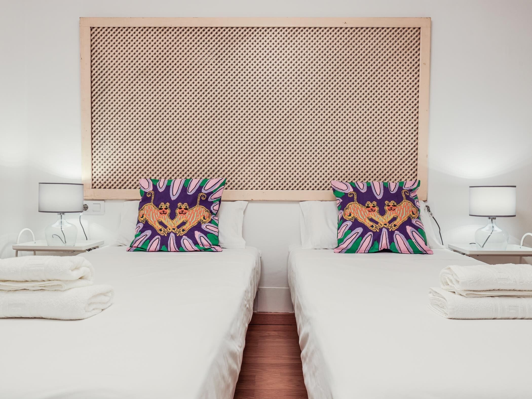 Fer et planche à repasser, accès à Internet, literie fournie