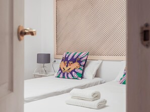 Iron/ironing board, internet, bed sheets - Nice duplex apt 2 bedrooms 2 bathrooms (sevilla)