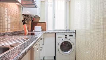 KĂŒhlschrank, Mikrowelle, Ofen, GeschirrspĂŒler