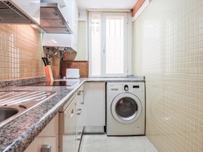 Kühlschrank, Mikrowelle, Ofen, Geschirrspüler