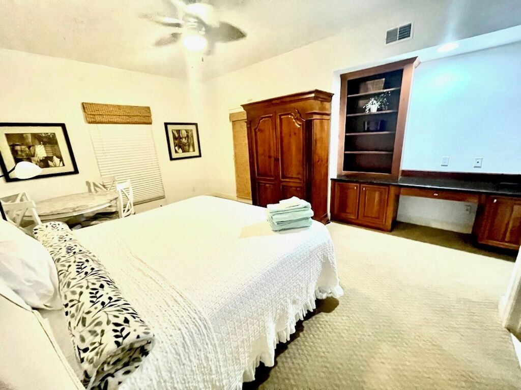 4 Schlafzimmer, Schreibtisch, Bügeleisen/Bügelbrett, kostenloses WLAN