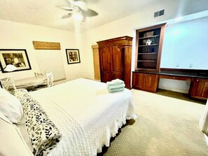 4 bedrooms, desk, iron/ironing board, free WiFi