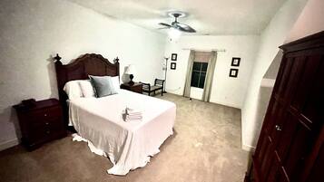 4 habitaciones, escritorio, tabla de planchar con plancha y wifi gratis