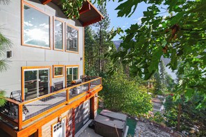 Terrace/patio - Hot Tub & Stunning Mtn Views! Lake Wenatchee Home (Leavenworth)