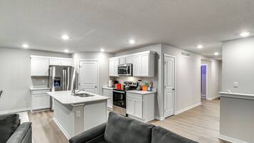 Coffee/tea maker, fridge, microwave, oven
