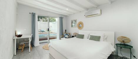 1 غرفة نوم ومكتب ومكواة/لوح كي وسرير سفر