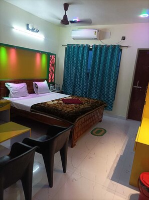 Laptop workspace, free WiFi - Manas Kanya Beach Resort (Kanthi)