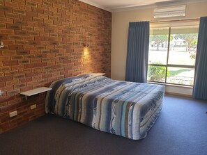 Triple Room | Desk, blackout drapes, iron/ironing board, travel crib