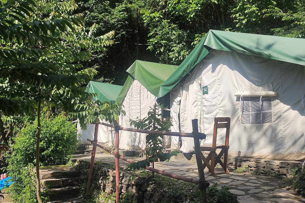 Deluxe Tent | 1 bilik tidur, busa memori, ruang kerja komputer riba, cadar katil