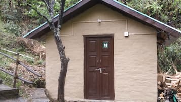 1 bedroom, memory-foam beds, laptop workspace, bed sheets