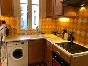 Private kitchen - Apartment near Montmartre - Batignolles District (Paris)