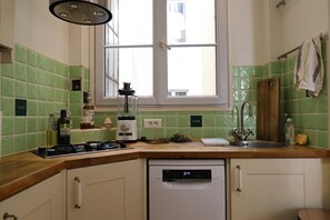 Kühlschrank, Mikrowelle, Geschirrspüler