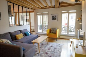 TV - Chic & Spacious Apartment | Paris 2nd (Paris)