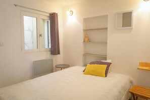 1 bedroom, desk, iron/ironing board, internet - Chic & Spacious Apartment | Paris 2nd (Paris)