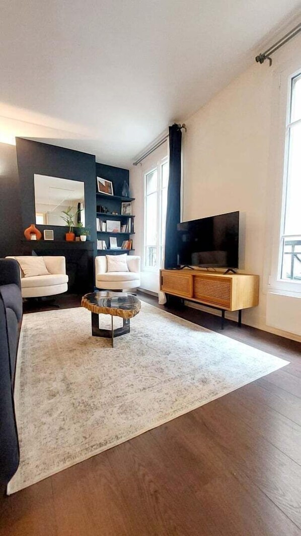 TV - Beautiful and charming apartment in Bastille (Paris)