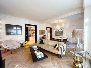 Télévision, cheminée