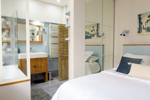 2 bedrooms, iron/ironing board, free WiFi, bed sheets - Spacious apartment for 6 - Passy, Paris (Paris)