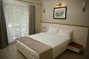 Deluxe Double Room, City View | Bathroom
