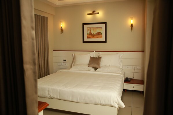 Luxury Suite, City View | Egyptian cotton sheets, premium bedding, down comforters, desk - HOTEL PEARL MAHE (Mahe)