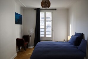 2 quartos, acesso à internet, roupa de cama