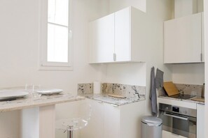 Fridge, oven, coffee/tea maker, toaster