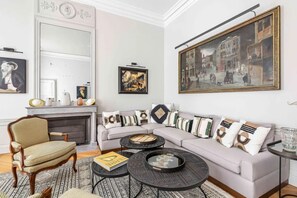 TV, fireplace, books - Luxurious and Historic Apartment | near bon marché (Paris)