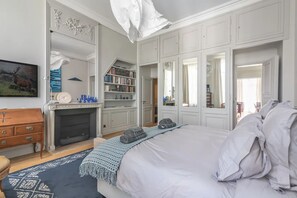 2 bedrooms, desk, iron/ironing board, Internet