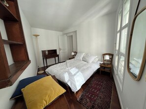 2 habitaciones, escritorio, internet y ropa de cama 