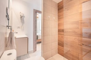 Unclassified image, 2 of 28, button