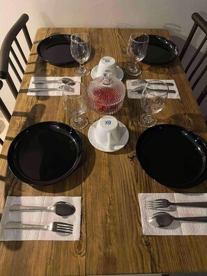 Dining - Chic 1-bedroom apartment with AC, WiFi in Kassel residences moonwalk parañaque  (Parañaque)