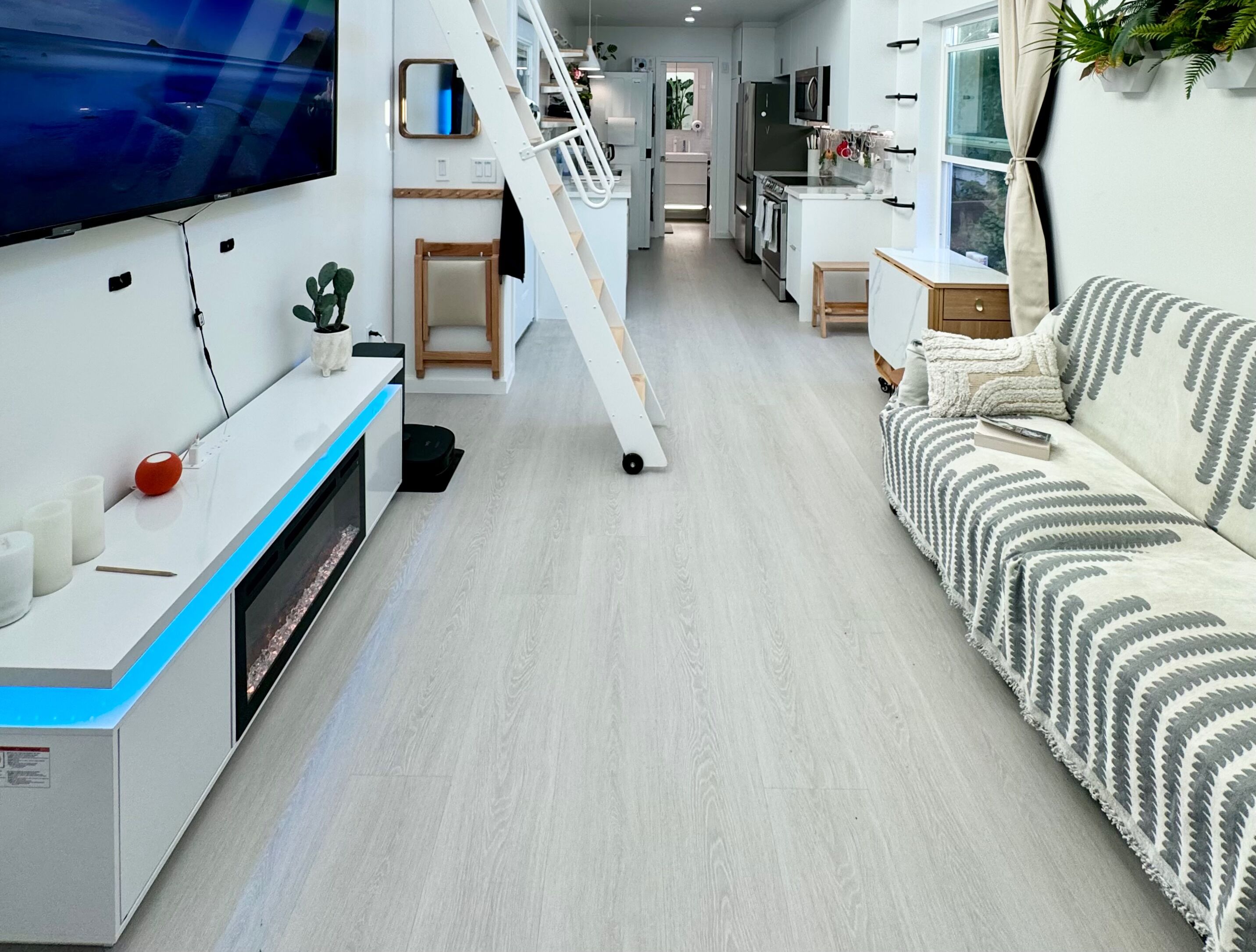 Smart TV, fireplace, offices, computer monitors