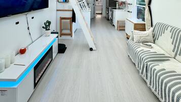 Smart TV, fireplace, offices, computer monitors