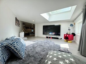 3 Schlafzimmer, Schreibtisch, Bügeleisen/Bügelbrett, WLAN