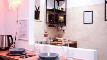 KĂŒhlschrank, Mikrowelle, Ofen