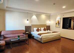 Suite | Desk, laptop workspace, iron/ironing board, free WiFi - The Altruist Hotel Kharadi (Pune)