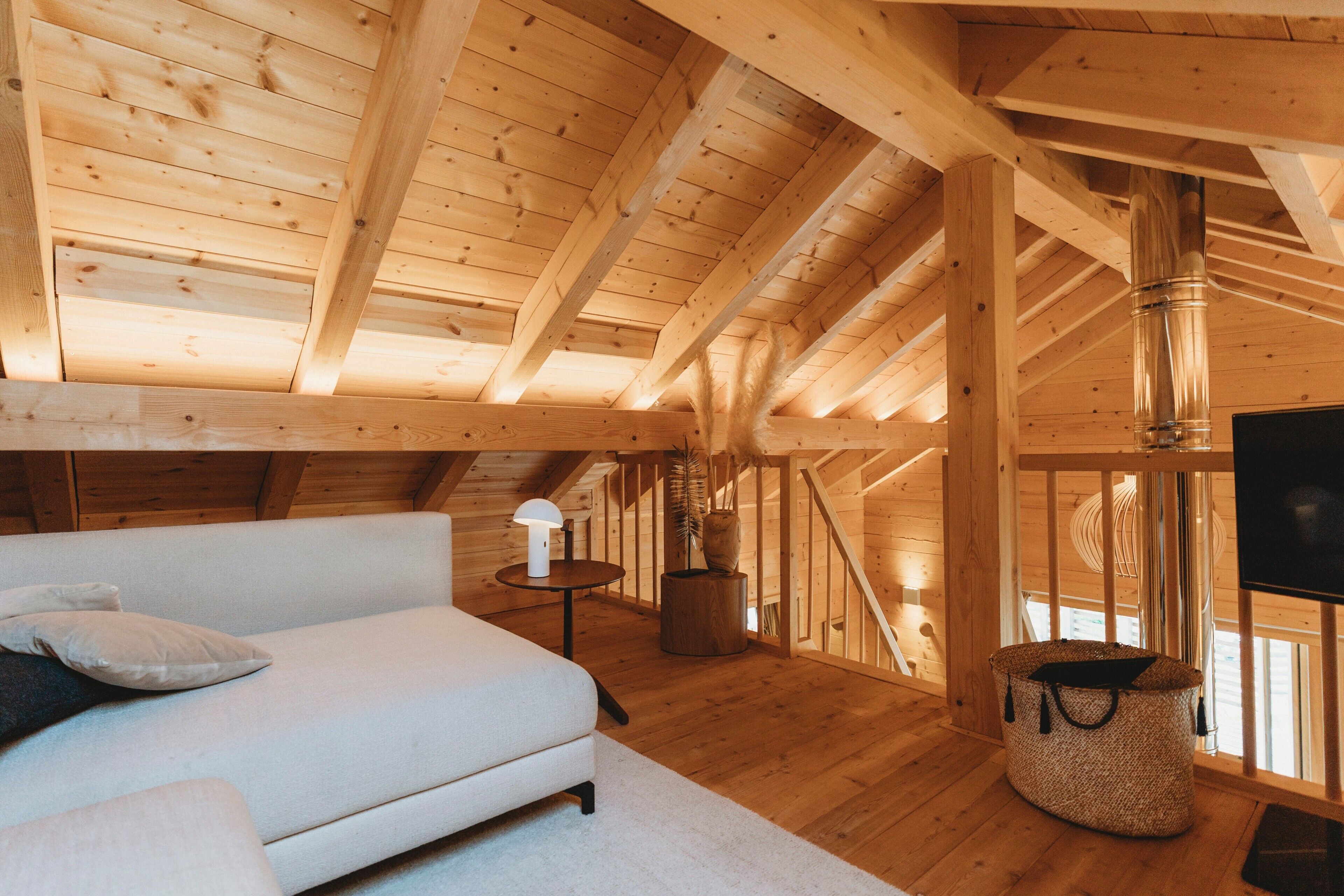 Televisión y chimenea 