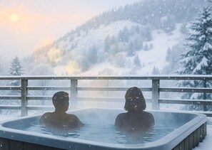 Outdoor spa tub - Apartment 'Lieblingsort Chalet Lavendel' with Mountain View, Private Terrace and Wi-Fi (Kleines Wiesental)