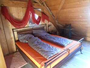 4 bedrooms, free WiFi, bed sheets - 'Rustic Country House' with Private Terrace, Shared Garden and Wi-Fi (Colmberg)