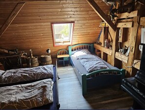 4 bedrooms, free WiFi, bed sheets - 'Rustic Country House' with Private Terrace, Shared Garden and Wi-Fi (Colmberg)