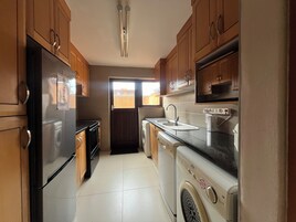 Classic Villa, 4 Bedrooms, Patio, Garden View | Private kitchen