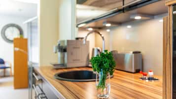 冰箱、微波炉、炉灶、洗碗机