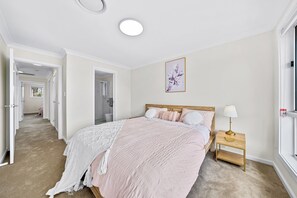 4 bedrooms, iron/ironing board, free WiFi, bed sheets