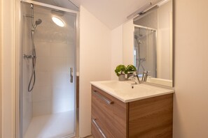 Douche, sèche-cheveux