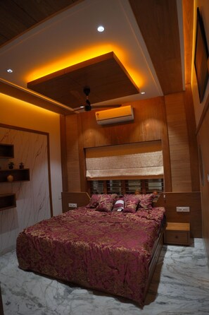 5 slaapkamers, een bureau, een strijkplank/strijkijzer, wifi