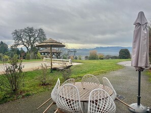 Nhà, quang cảnh hồ bơi | Hiên