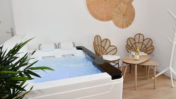 Appartement, vue piscine | Coin séjour